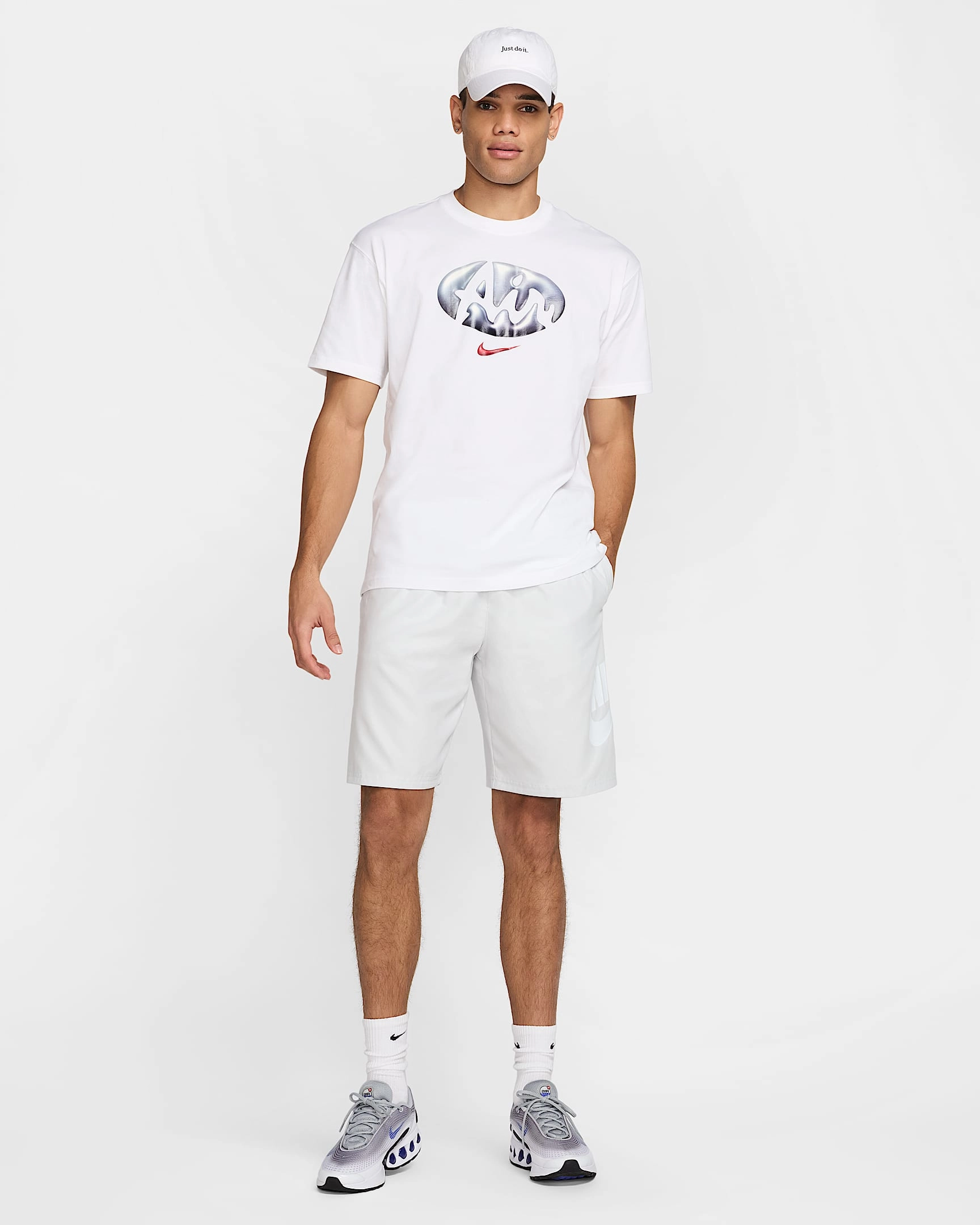 Nike Sportswear Erkek Max90 Tişörtü: Stil Sahibi Günlerin Vazgeçilmezi, Rahatlık ve Şıklığın Mükemmel Birleşimi.
